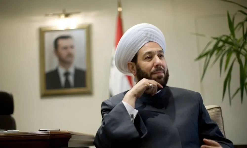 أحمد حسون.. مفتي نظام الأسد يستفز السوريين بظهوره العلني