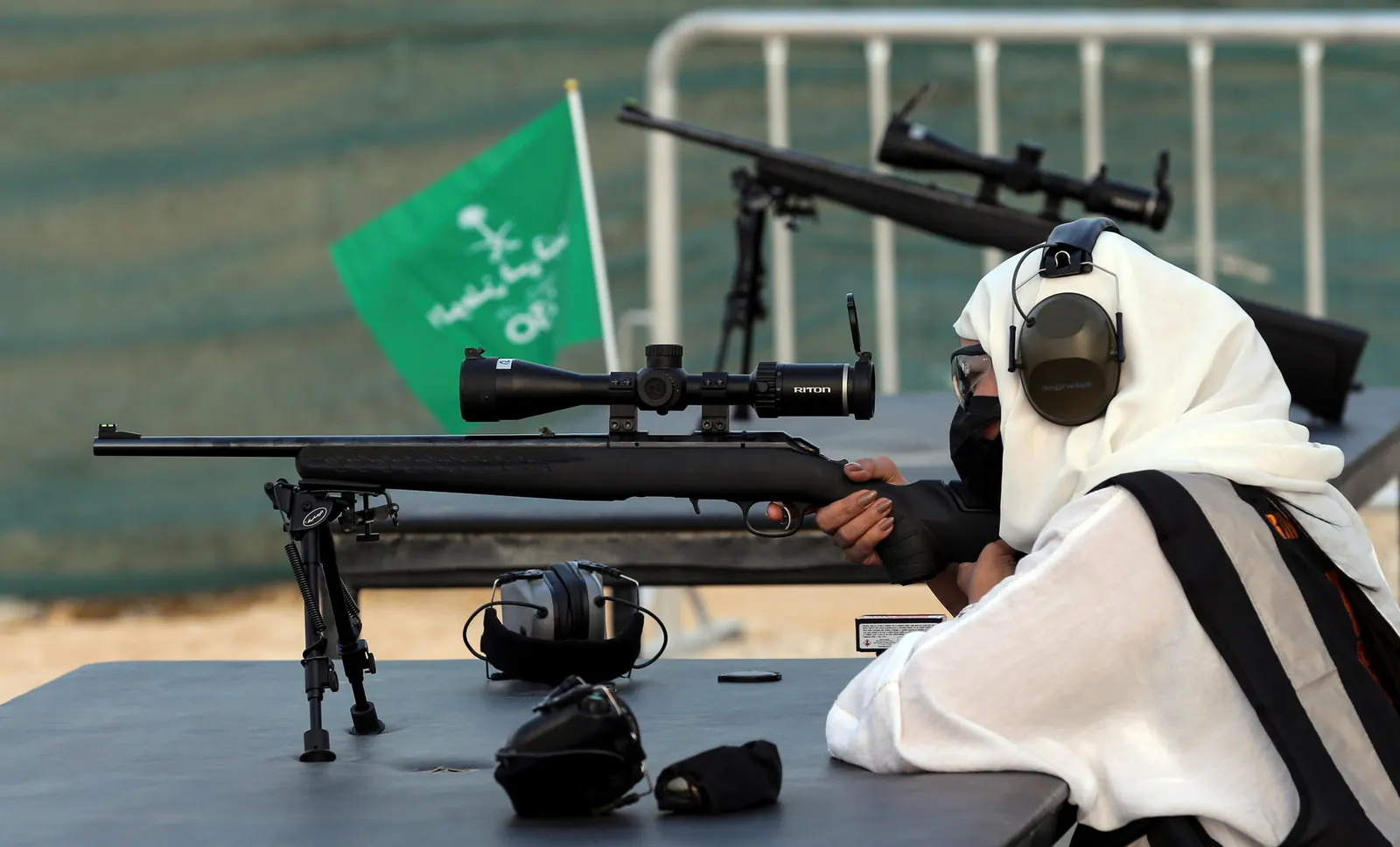 بعد حظر التنقل بها للخارج.. شروط ترخيص الأسلحة داخل المملكة