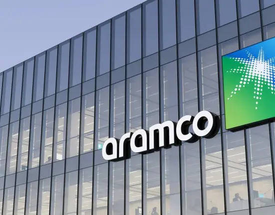أعلنت أرامكو السعودية إطلاق عملية الطرح العام الثانوي لأسهم عادية في الشركة يوم الأحد المقبل.