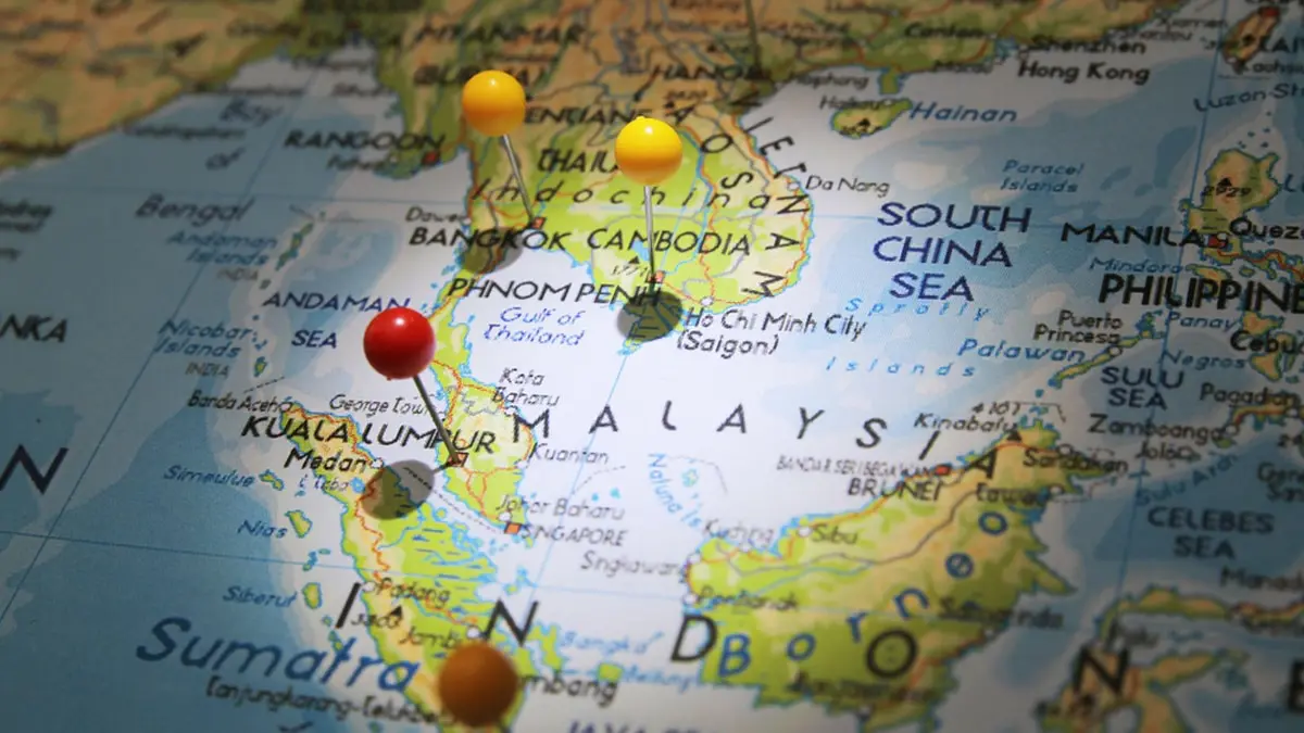 تشكل دول جنوب شرق آسيا محورًا اقتصاديًا مهمًا على المستوى العالمي، وتضم هذه الدول إندونيسيا وماليزيا وتايلاند وفيتنام والفلبين وغيرها
