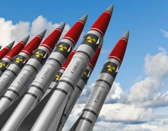 تلتزم الولايات المتحدة حاليا بالحد الأقصى البالغ 1550 رأسا حربيا نوويا استراتيجيا منشورا المنصوص عليه في معاهدة ستارت الجديدة لعام 2010 مع روسيا
