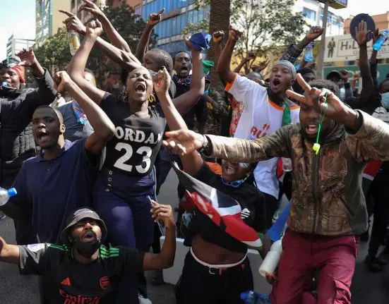 الاحتجاجات تضرب كينيا.