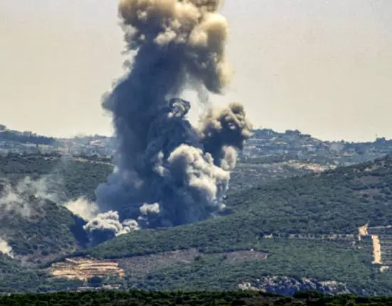 حذرت إسرائيل حزب الله يوم الثلاثاء من احتمال نشوب "حرب شاملة" بعد أن نشر الحزب مقطع فيديو مدته 9 دقائق، التقطته طائرة بدون طيار، يظهر مواقع عسكرية ومدنية في عدة مدن إسرائيلية.
