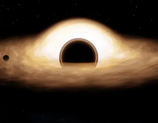 تتشكل الثقوب السوداء عندما تنهار نجوم ضخمة بعد انتهاء حياتها، وتظل هذه الأجسام غامضة وتثير اهتمام العلماء باستمرار