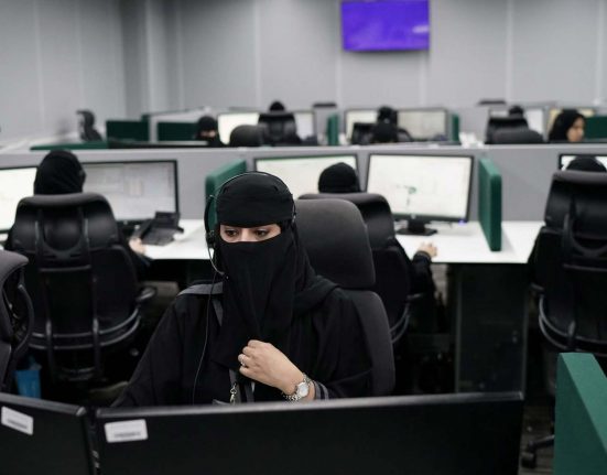 174 ألف منشأة تجارية تملكها سعوديات.. كيف وصلت المرأة السعودية إلى هذه المكانة؟