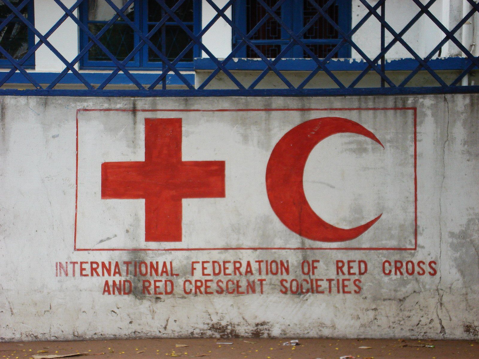 Красный крест горячая. Red Cross and Red Crescent. International Federation of Red Cross and Red Crescent. The Red Cross and Red Crescent Movement. Красный крест в Армении.