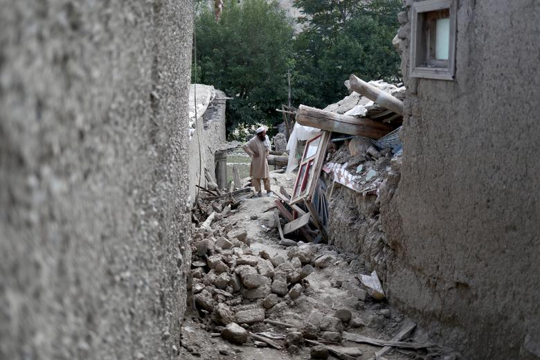 صور من زلزال أفغانستان