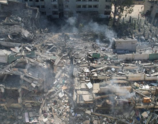 القصف الإسرائيلي لمنازل المدنيين
