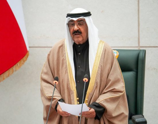 مشعل الأحمد الدستور الكويتي