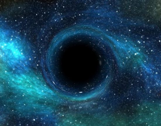 الثقب الأسود الثقوب السوداء لغز حقيقة أكبر أقدم فجر الكون بداية تكوين كيف تتكون المجرات