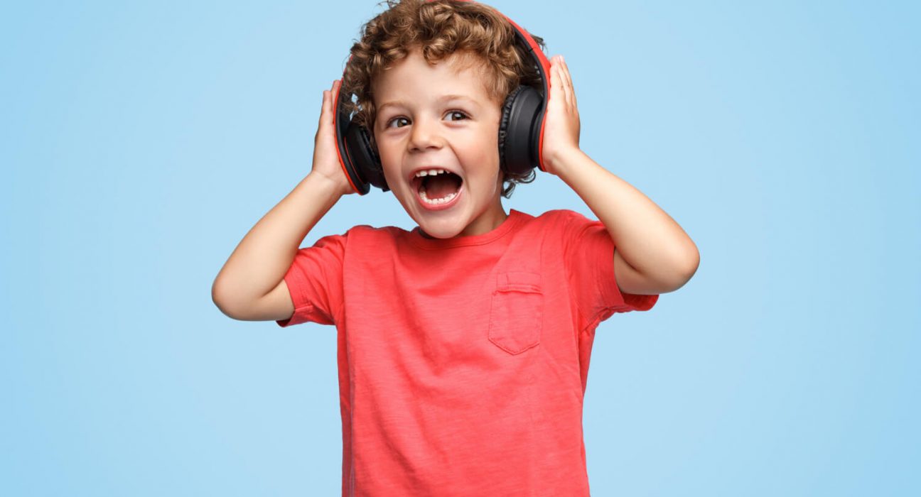 لماذا تهدد سماعات الرأس سلامة طفلك؟