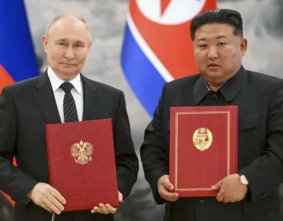 وقع الرئيس الروسي فلاديمير بوتين والزعيم الكوري الشمالي كيم جونغ أون اتفاقا يتضمن بندا يلزم البلدين بمساعدة بعضهما البعض في حالة تعرض أي منهما لهجوم.