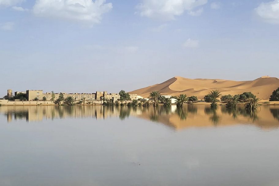 أشار حسين يوعابد من وكالة الأرصاد الجوية المغربية إلى أن هذا القدر من الأمطار لم يشاهد منذ 30 إلى 50 عامًا في مثل هذه الفترة الزمنية القصيرة، حيث تزينت الأراضي الصحراوية بمظهر مائي جديد وسط أشجار النخيل والنباتات الشجيرة مع هطول الأمطار