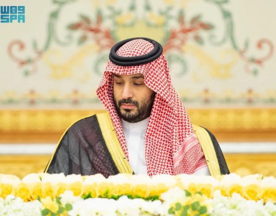 ترأس الأمير محمد بن سلمان بن عبدالعزيز آل سعود، ولي العهد رئيس مجلس الوزراء، اليوم الثلاثاء، جلسة مجلس الوزراء في الرياض، حيث اطلع في بداية الجلسة على فحوى الاتصال الهاتفي الذي تلقاه من دولة رئيس مجلس الوزراء في جمهورية العراق محمد شياع السوداني، وعلى مضمون استقباله لوزير خارجية الولايات المتحدة الأمريكية أنتوني بلينكن