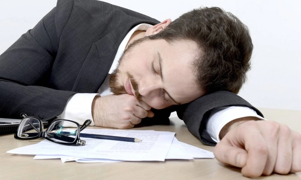 متلازمة التعب المزمن هي حالة مرضية معقدة تتمثل في أعراض مثل التعب الشديد الذي لا يتحسن مع الراحة، وضعف الإدراك "ضباب الدماغ"، واضطرابات النوم، وعدم تحمل الوقوف