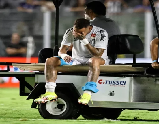 نيمار دا سيلفا لاعب سانتوس
